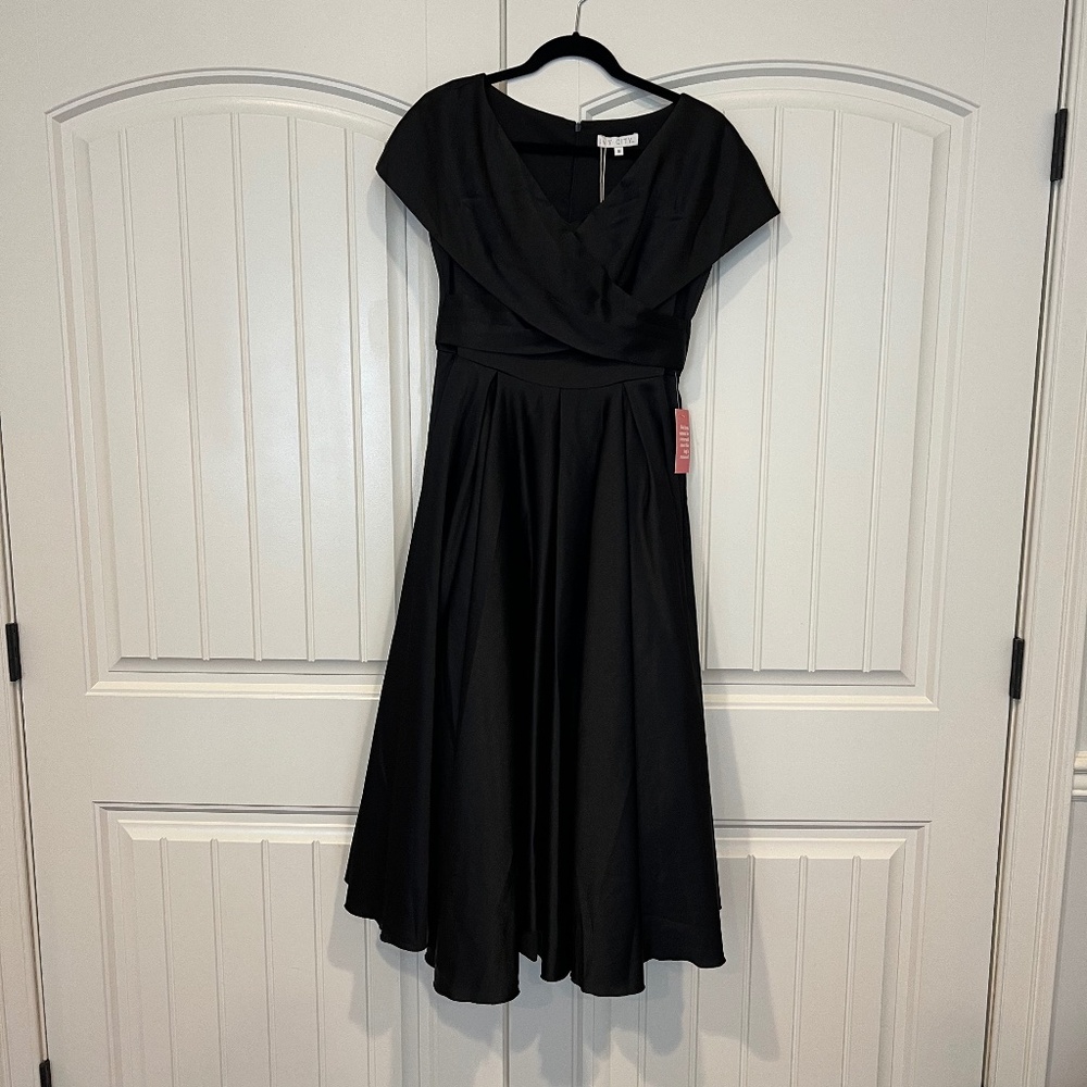New with tags Ivy City Co black tea length dress- size medium